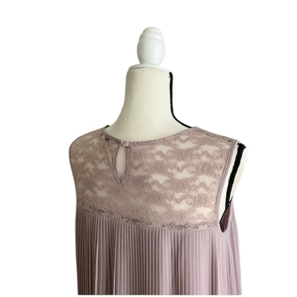 LYNN RYAN | Lace Pleated Top | Size L - Picture 4 of 8